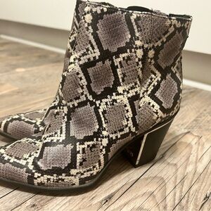 Circus by Sam Edelman Women's Grey and Black Boots